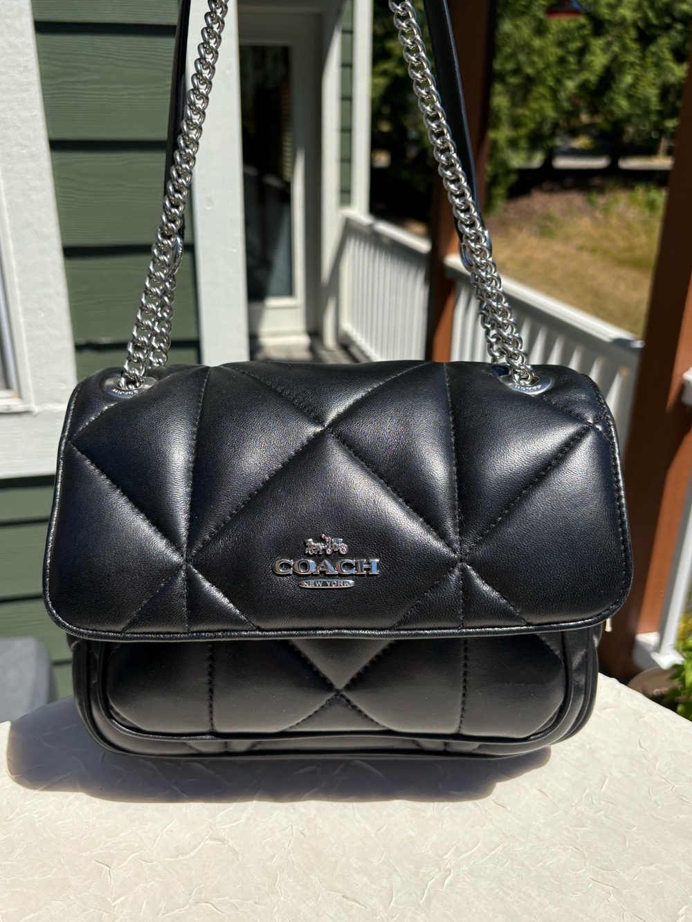 COACH Klare Crossbody 25
With Puffy Diamond Quilting CJ611